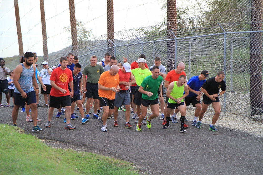 Runners go the distance in Marines' fence line run