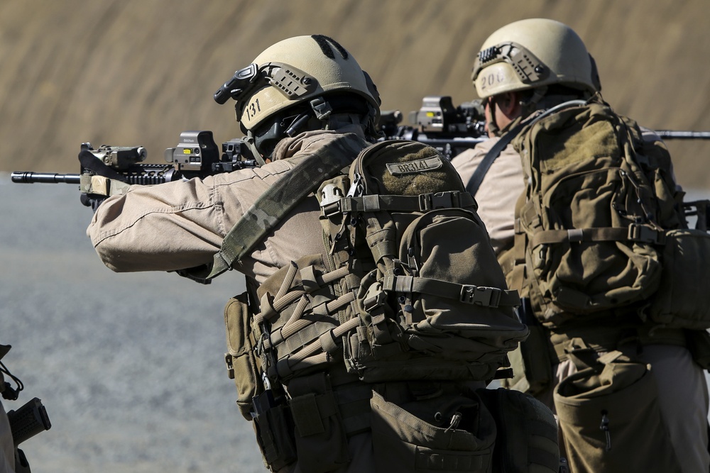 Recon Marines hone marksmanship skills