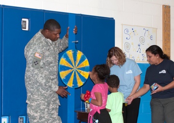 Soldiers volunteer at local elementary school