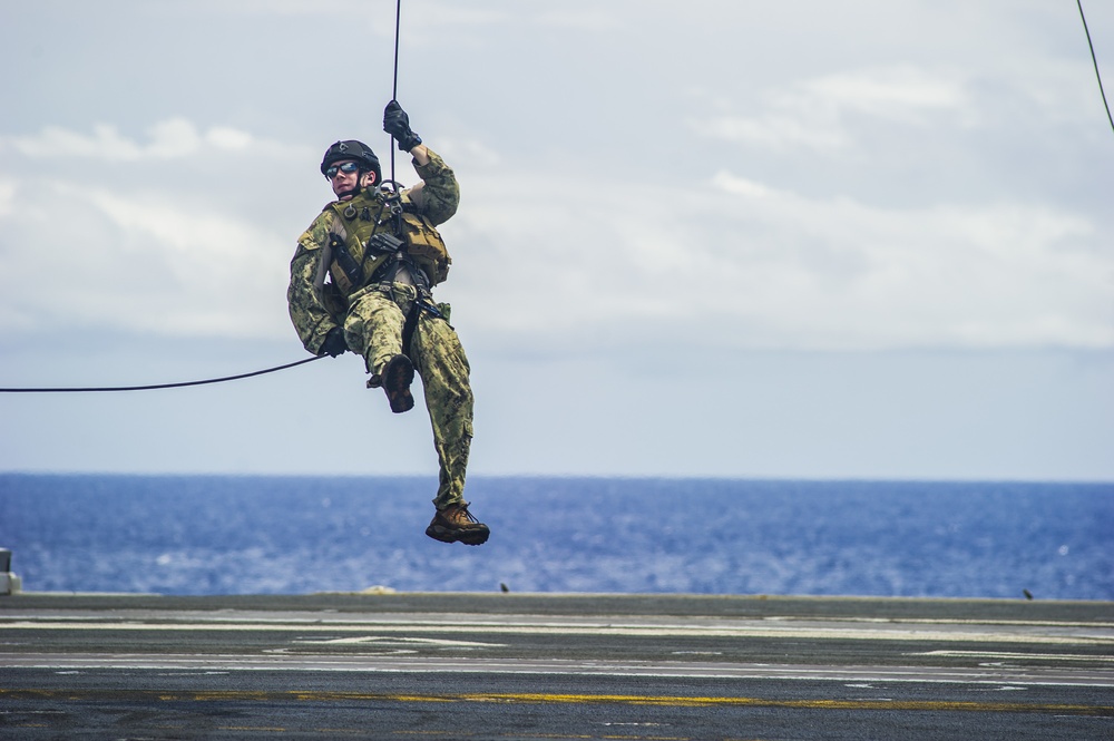 Helicopter rope suspension technique exercise