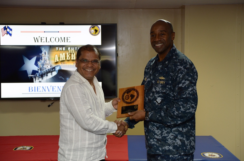 USS America receives distinguished visitors from El Salvador