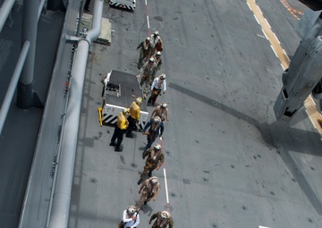 USS America receives distinguished visitors from El Salvador