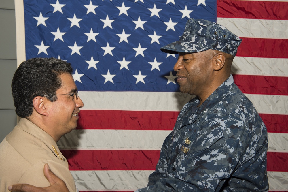 USS America receives distinguished visitors from El Salvador