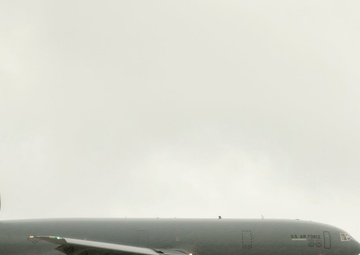 Aircraft take-off as Valiant Shield 2014 begins