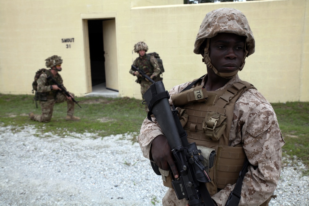 Marines, British soldiers practice tactical site exploitation during Exercise Phoenix Odyssey