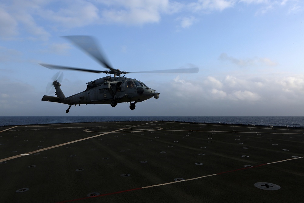 MH-60S lands on USS Comstock