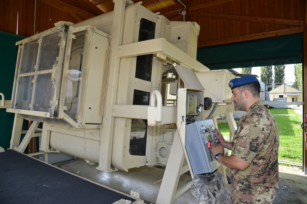 6' Reggimento Alpini and 66' Reggimento Fanteria Aeromobile &quot;Trieste&quot; Italian Army, training at Caserma Ederle, Vicenza, Italy