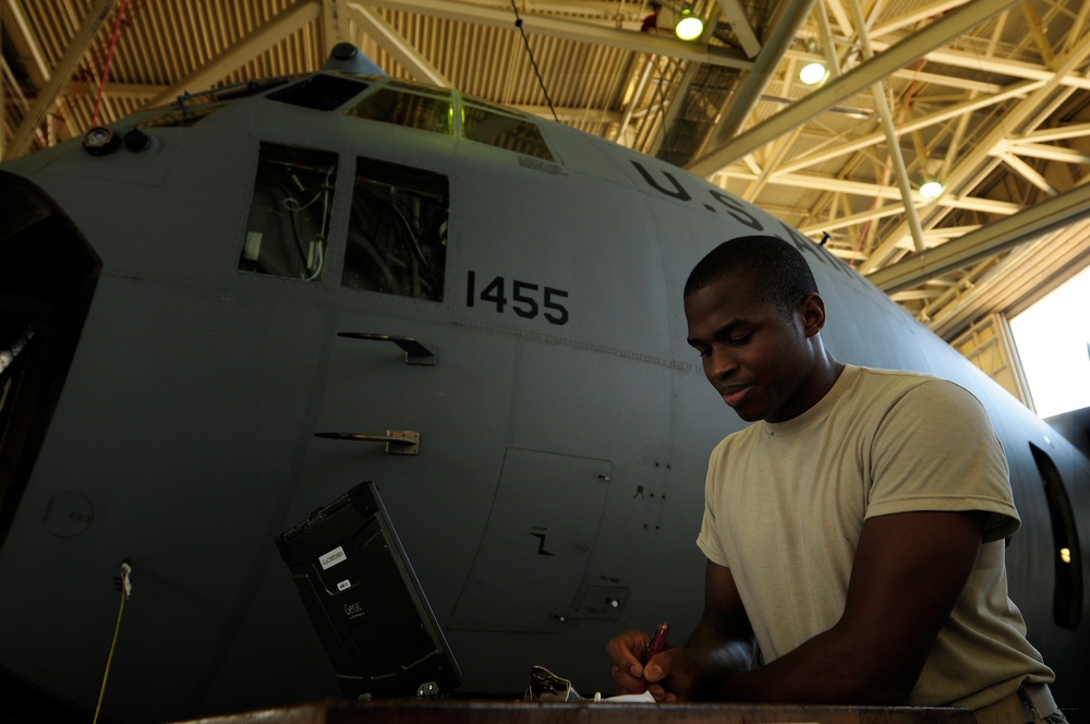 145th Maintenance Group works together to complete structural inspection