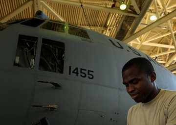 145th Maintenance Group works together to complete structural inspection