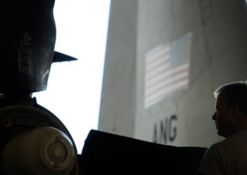 145th Maintenance Group works together to complete structural inspection