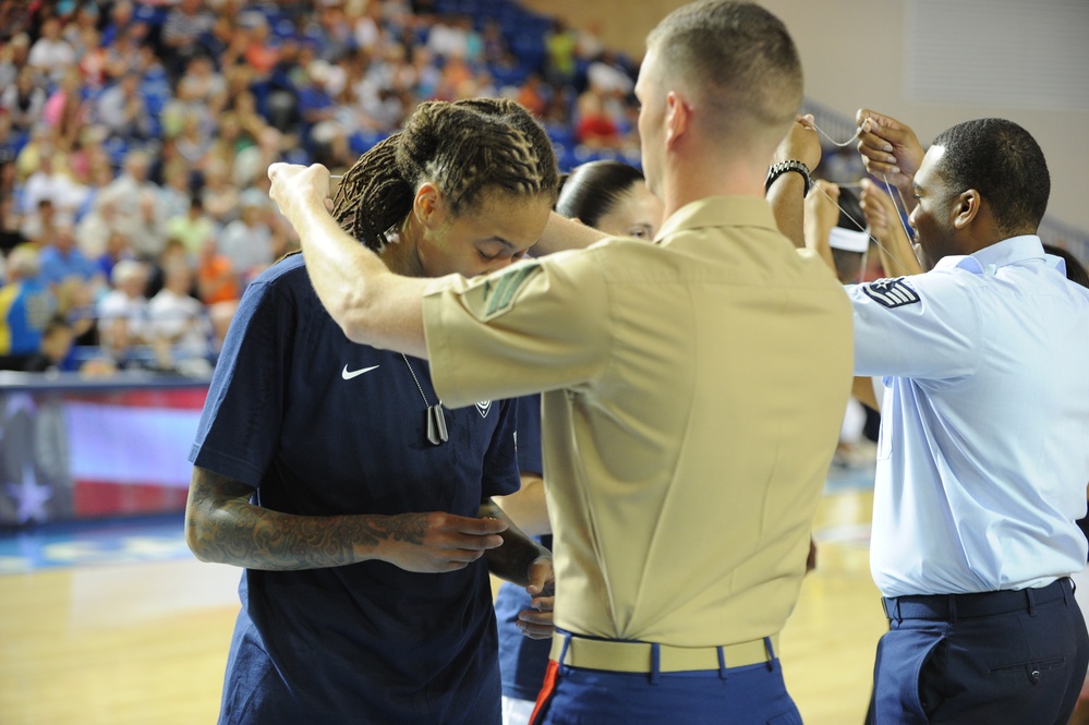 USA Women's Basketball Team receives dog tags from service members