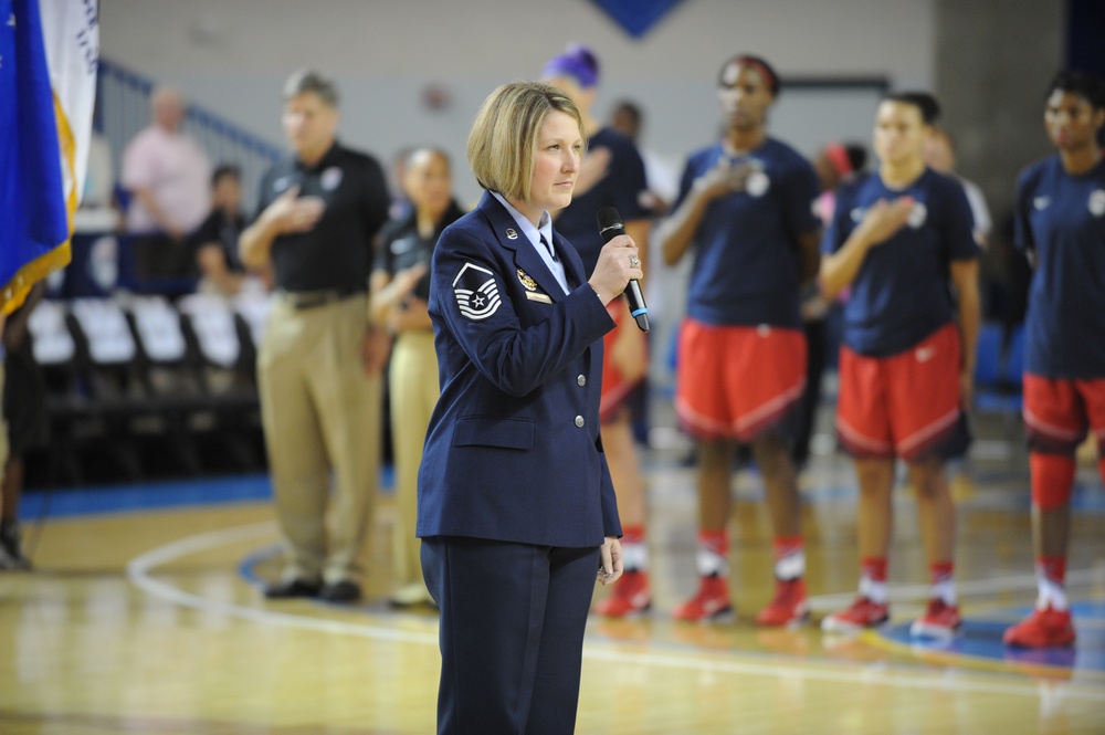 USA Women's Basketball Team receives dog tags from service members
