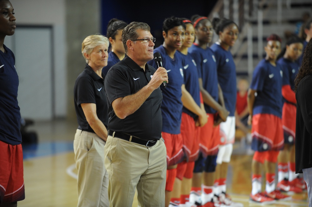 USA Women's Basketball Team receives dog tags from service members
