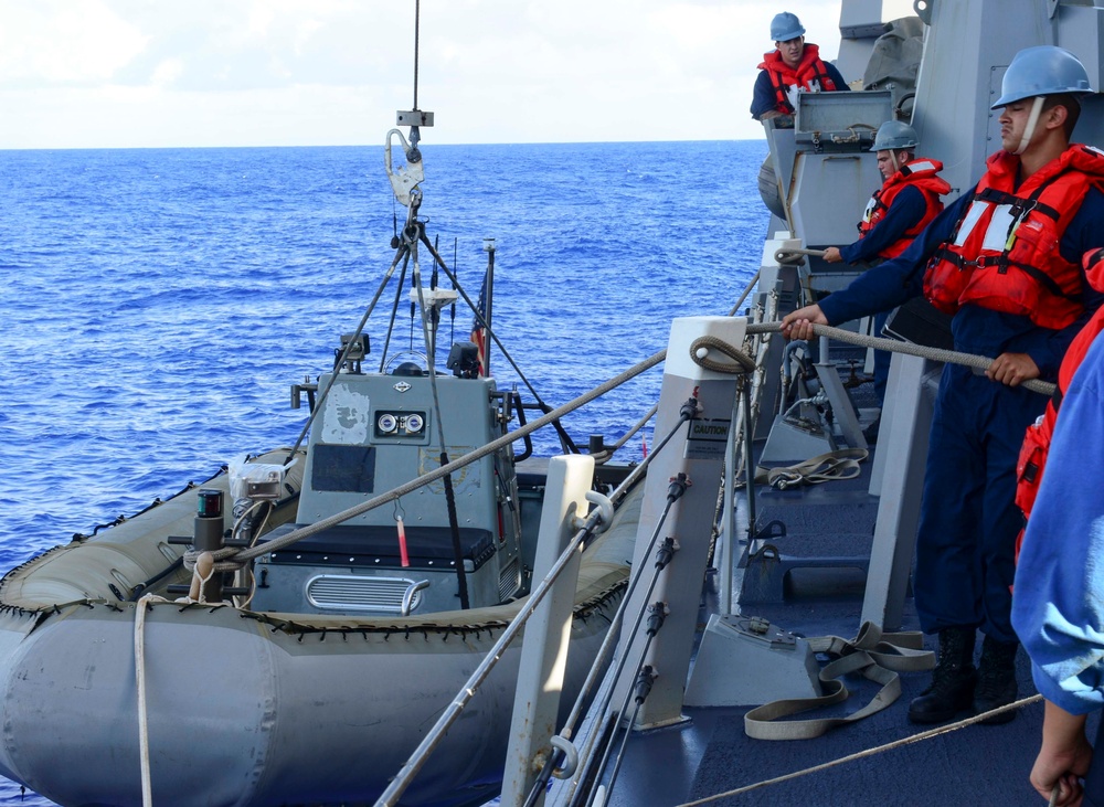 USS Sterett search and rescue team