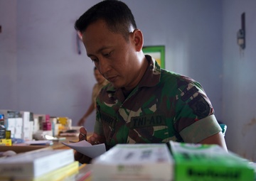 Garuda Shield 2014 cooperative health engagement