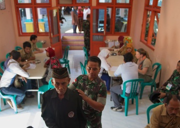 Garuda Shield 2014 cooperative health engagement