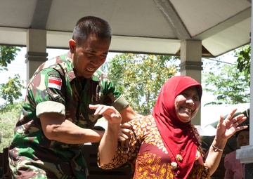 Garuda Shield 2014 cooperative health engagement