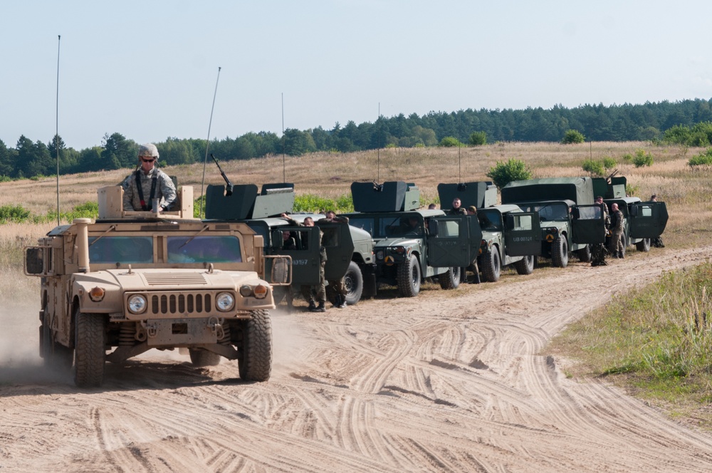 Paratroopers of Allied Forces train together