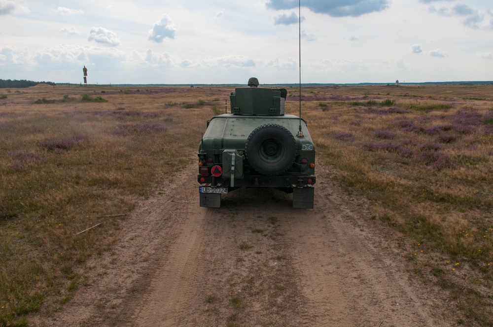 Paratroopers of Allied Forces train together