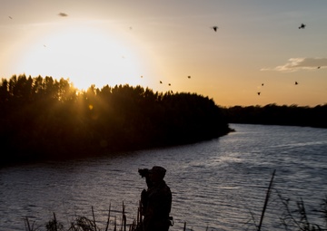 Texas National Guard Observes Rio Grande River