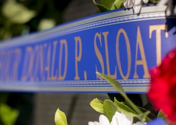 Family of MOH recipient Sloat makes solemn visit to Vietnam Wall