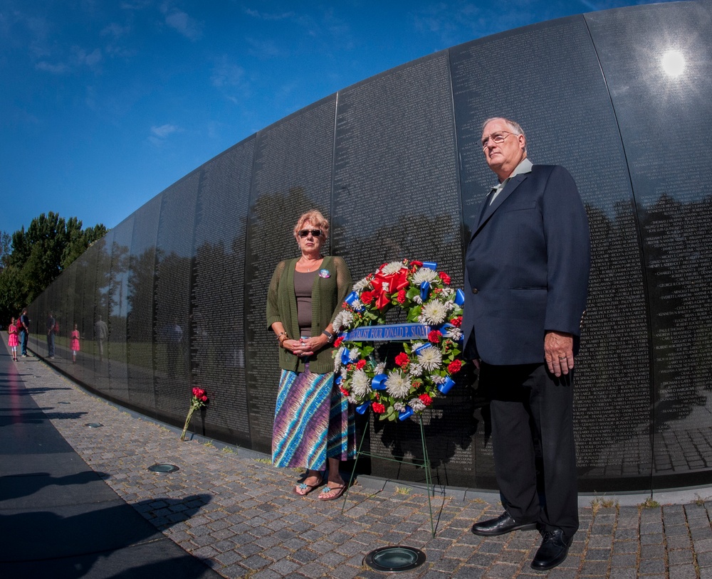 Family of MOH recipient Sloat makes solemn visit to Vietnam Wall