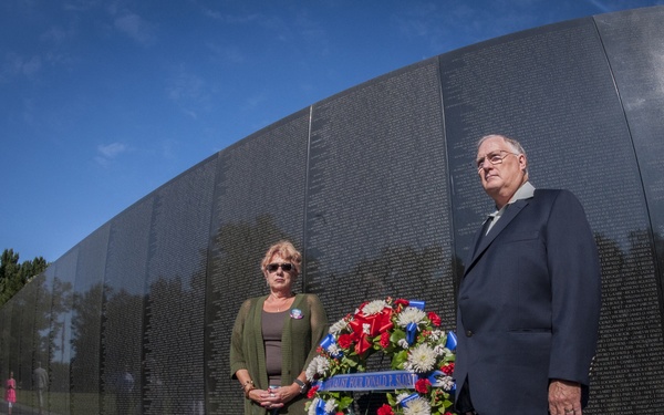 Family of MOH recipient Sloat makes solemn visit to Vietnam Wall