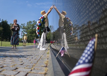 Family of MOH recipient Sloat makes solemn visit to Vietnam Wall