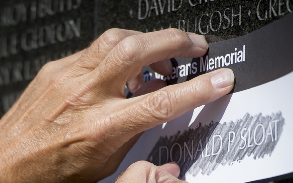 Family of MOH recipient Sloat makes solemn visit to Vietnam Wall