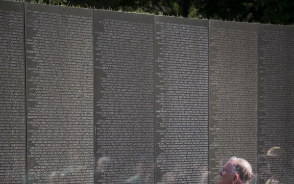 Family of MOH recipient Sloat makes solemn visit to Vietnam Wall