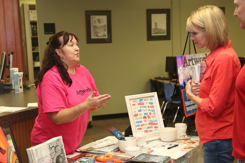 DVIDS Images Onslow County Public Library hosts homeschool fair