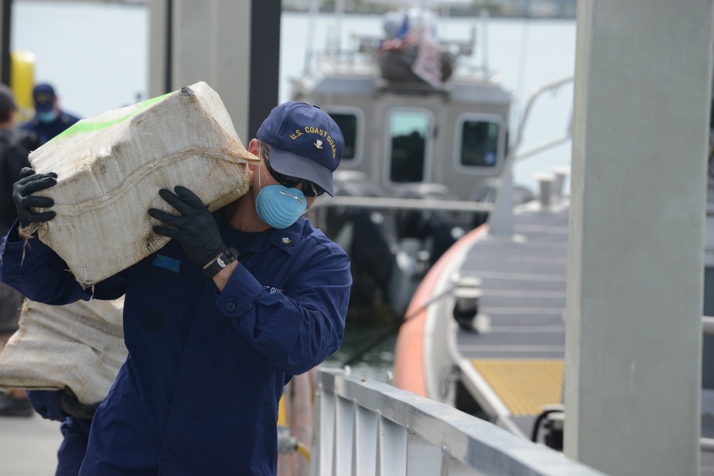 Coast Guardsman offloads cocaine in Miami