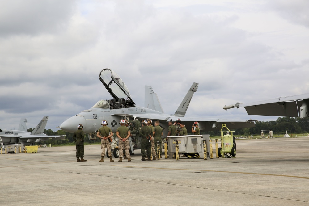 CCSG-12 commander visits Fightertown
