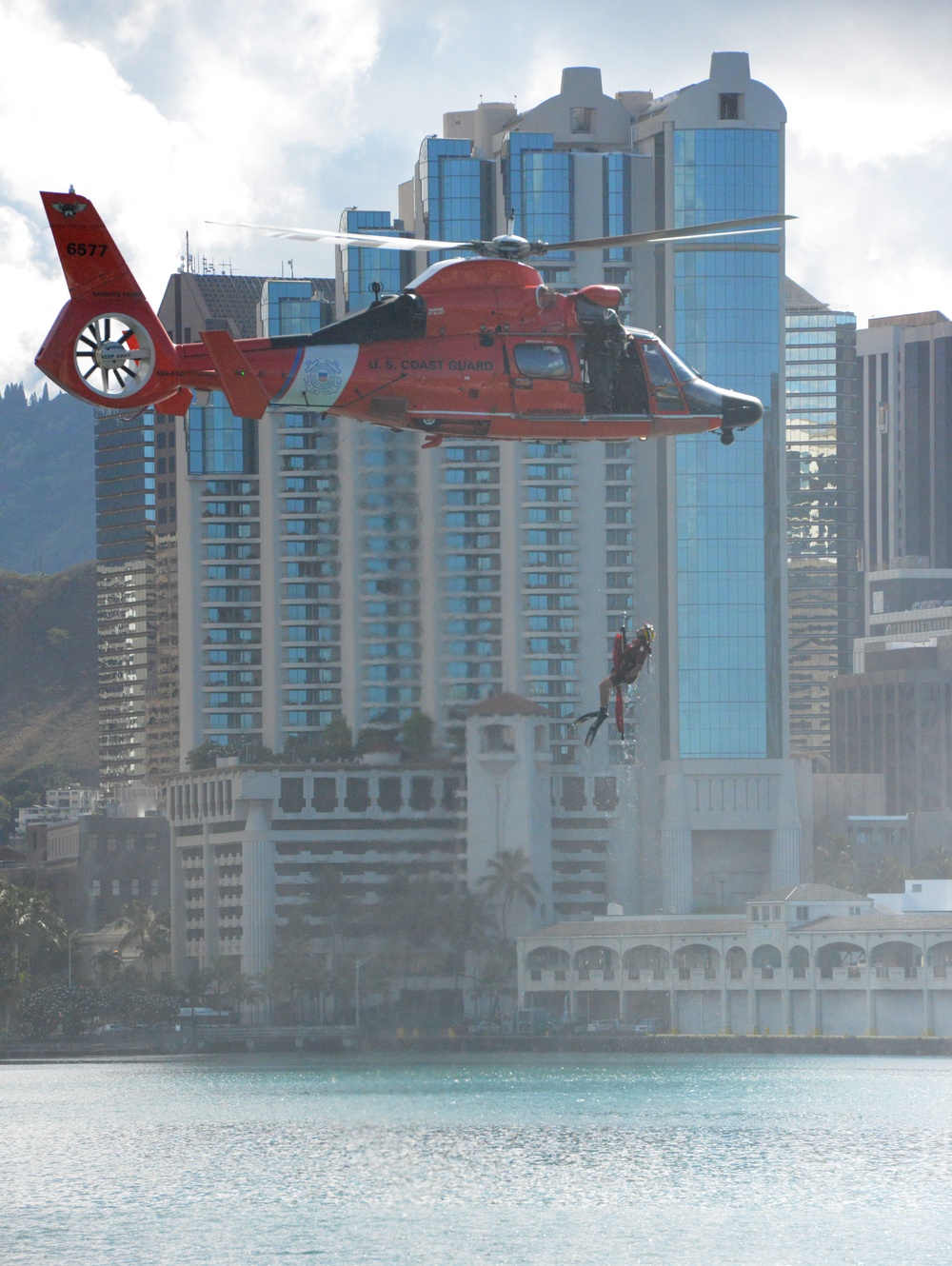 Coast Guard conducts search and rescue demonstration