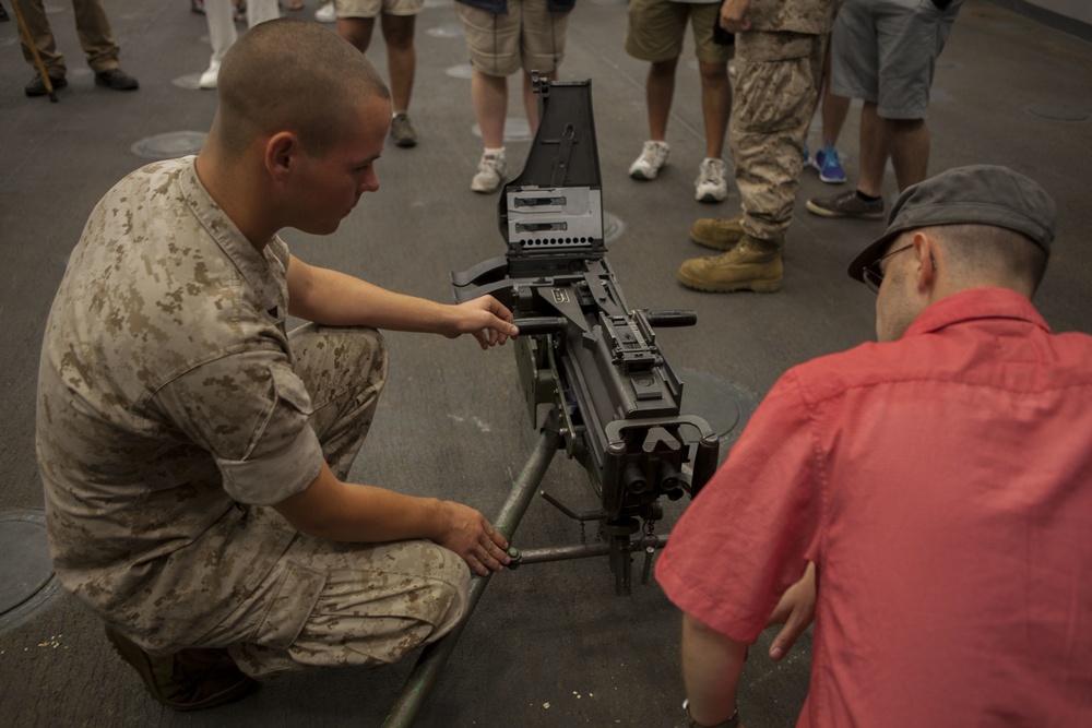 2D MLG Marines display weapons and vehicles to Baltimore citizens