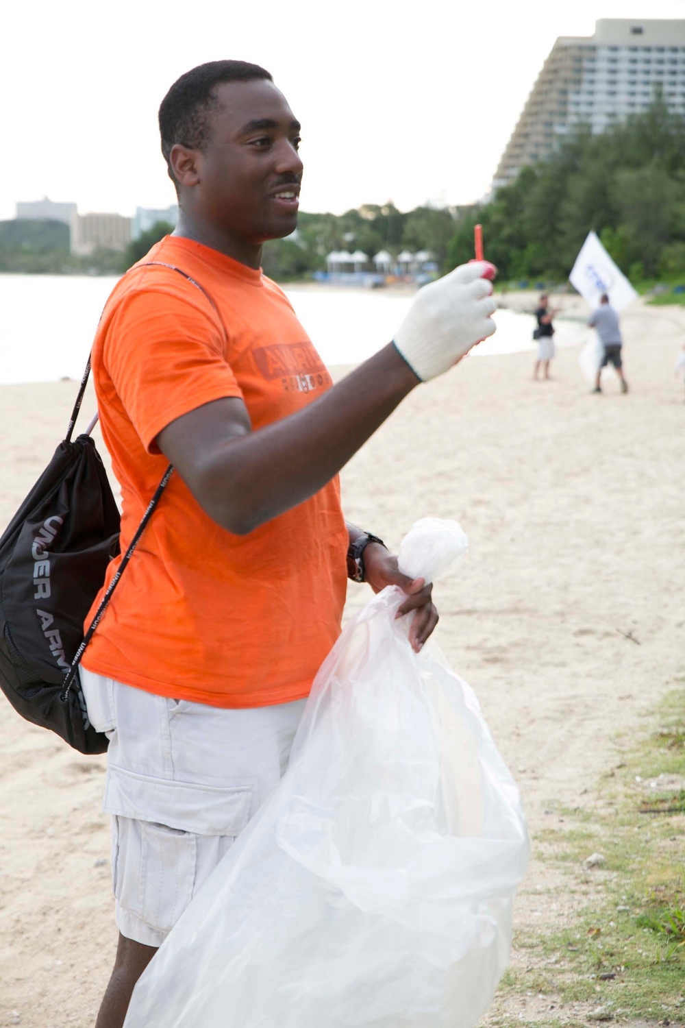 Marines, locals clean up beach during Valiant Shield 2014