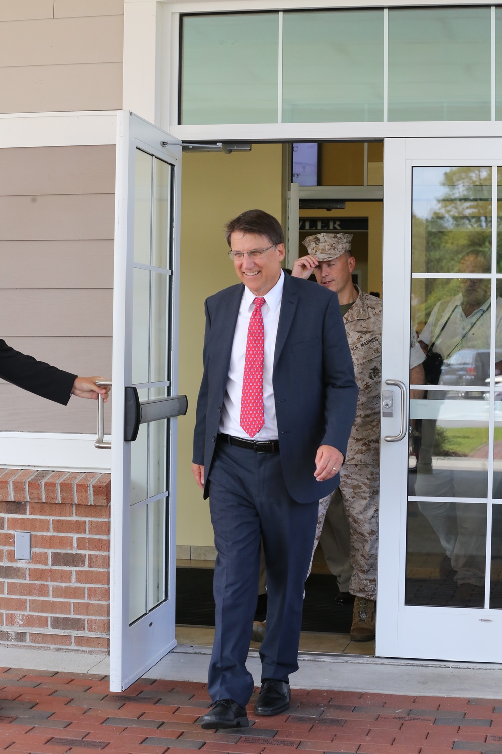 NC governor visits Cherry Point, addresses leadership