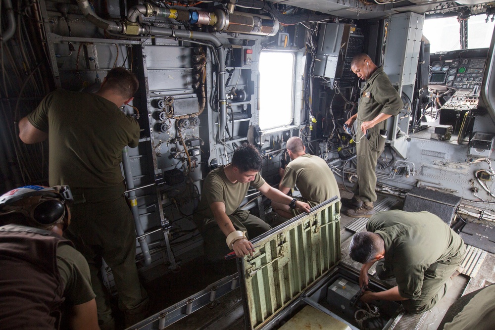 Marines perform preventive maintenance on Super Stallion aboard Mesa Verde