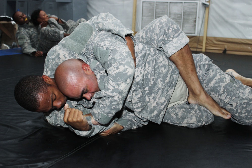 40th ESB conducts level two combatives class
