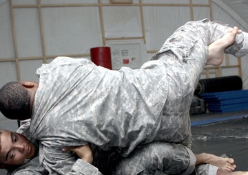 40th ESB conducts level two combatives class