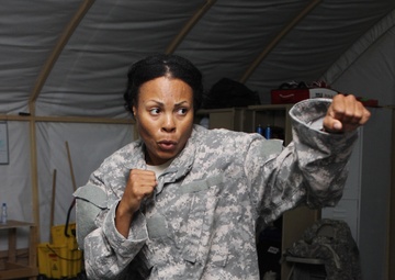40th ESB conducts level two combatives class