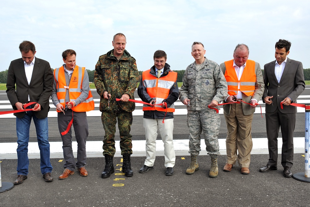 Ribbon-cutting ceremony marks completion of runway restoration