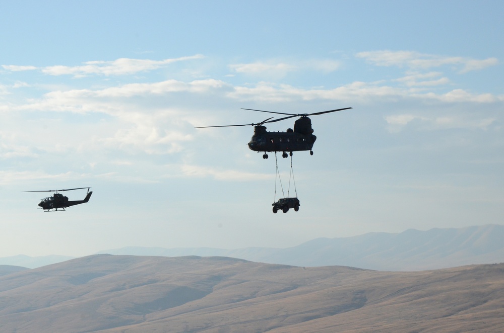 Washington National Guard CH-47 Chinook helicopters provide support for Operation Rising Thunder 2014