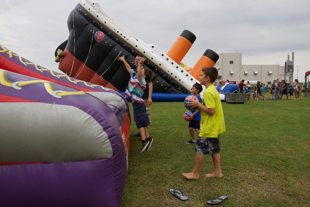 MCCS hosts 2014 Summer Music Festival aboard MCAS Iwakuni