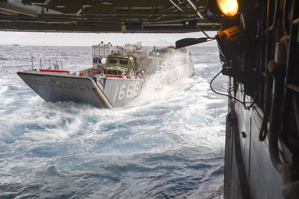 LCU prepares to enter USS Peleliu's well deck