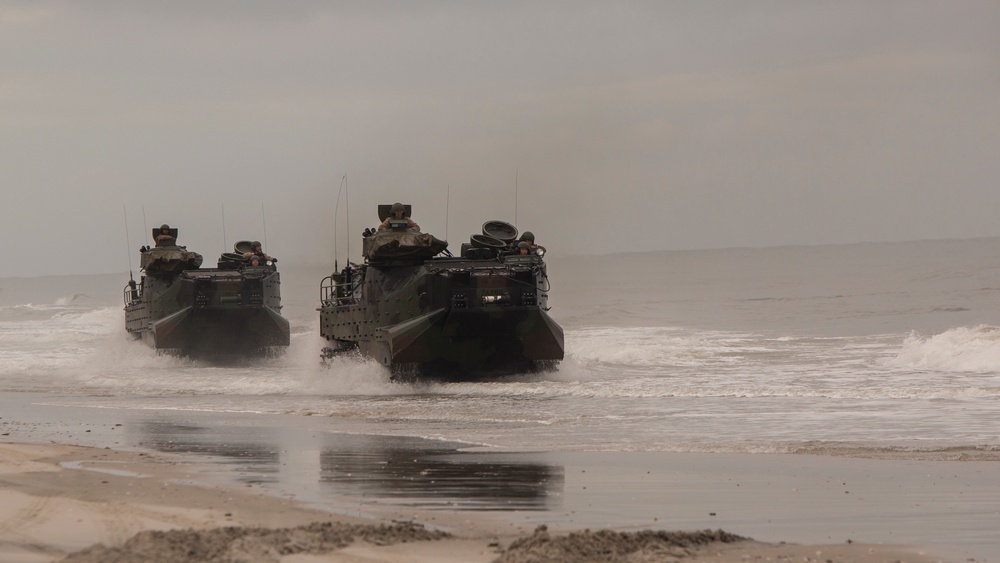 Attack of the Tracks: 2nd Assault Amphibian Battalion conducts ship operation