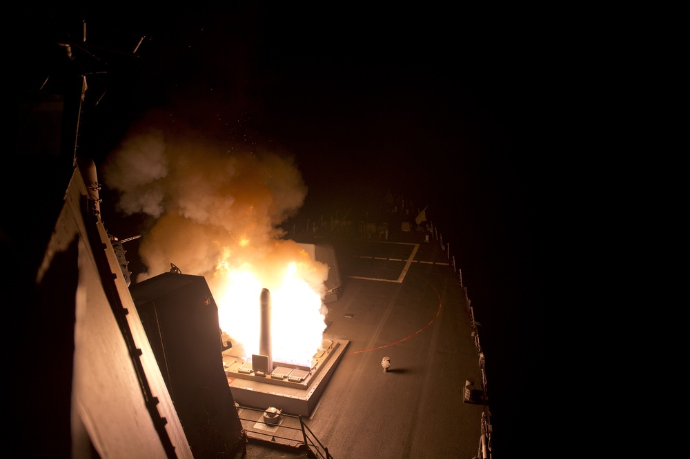 USS Arleigh Burke (DDG 51) launches tomahawk missiles