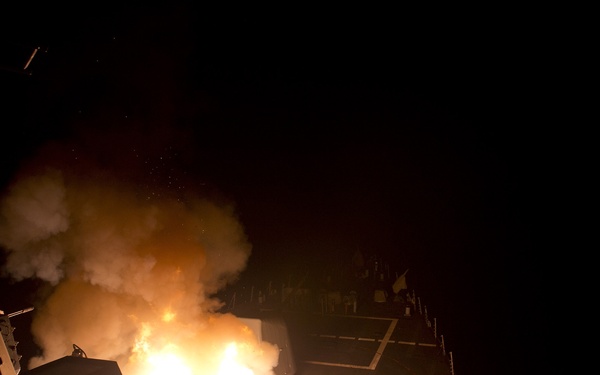 USS Arleigh Burke (DDG 51) launches tomahawk missiles