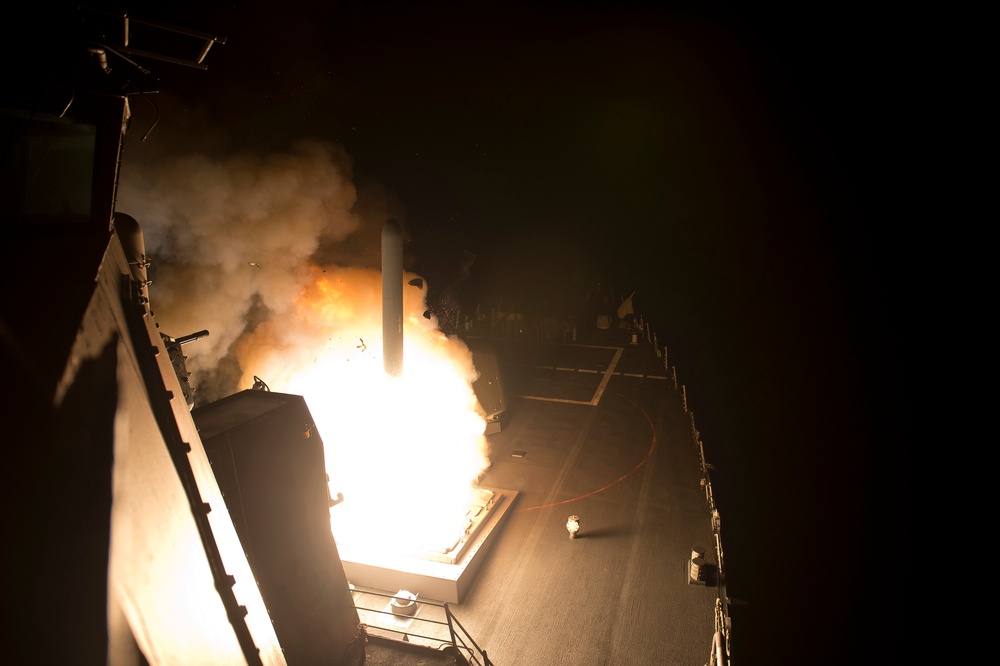 USS Arleigh Burke (DDG 51) launches tomahawk missiles