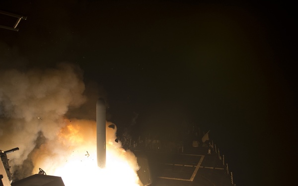 USS Arleigh Burke (DDG 51) launches tomahawk missiles